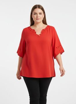 Picture of CURVY GIRL WITH CUT OUT LACE